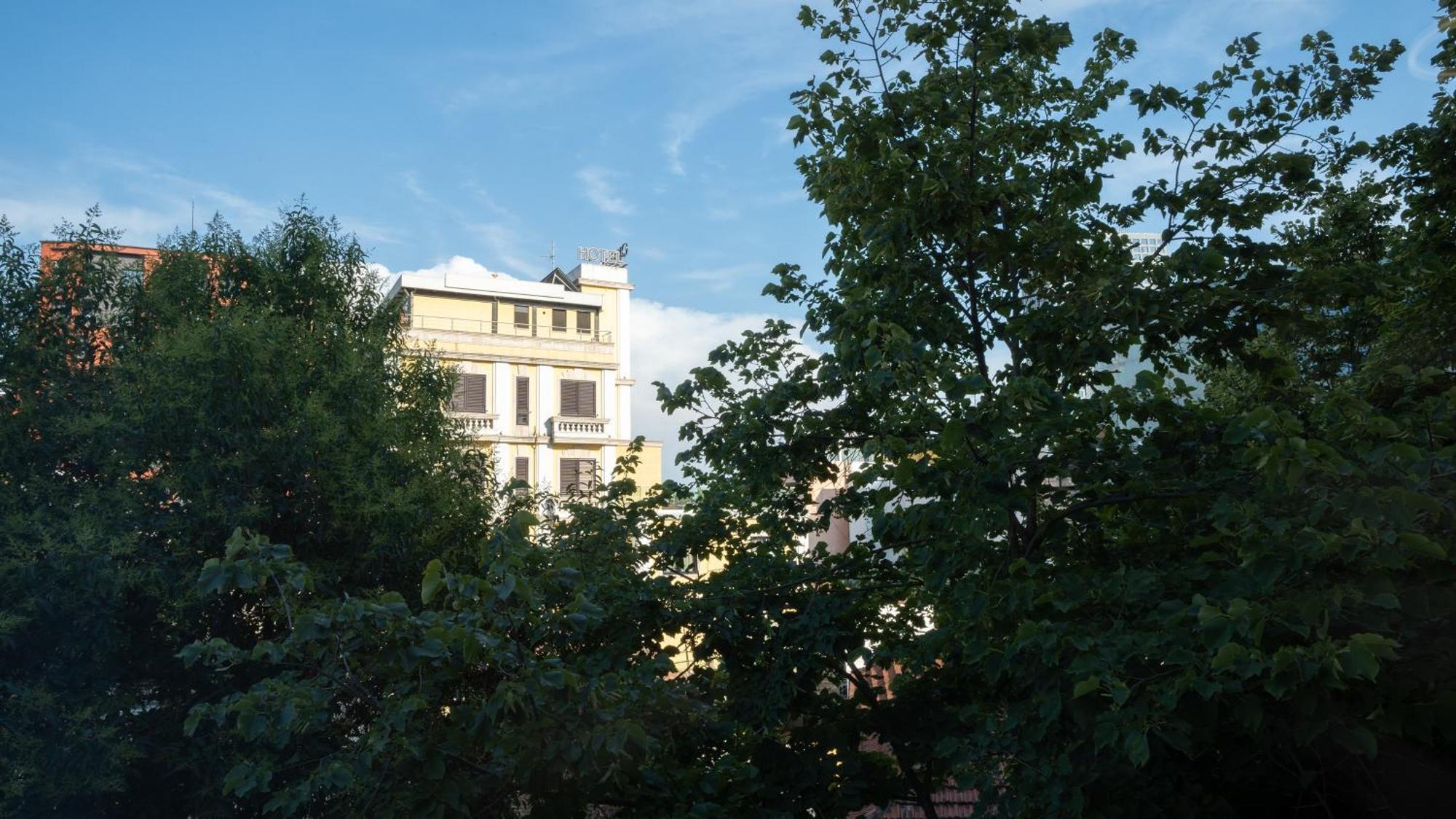 Circle Tirana City Center Kültér fotó